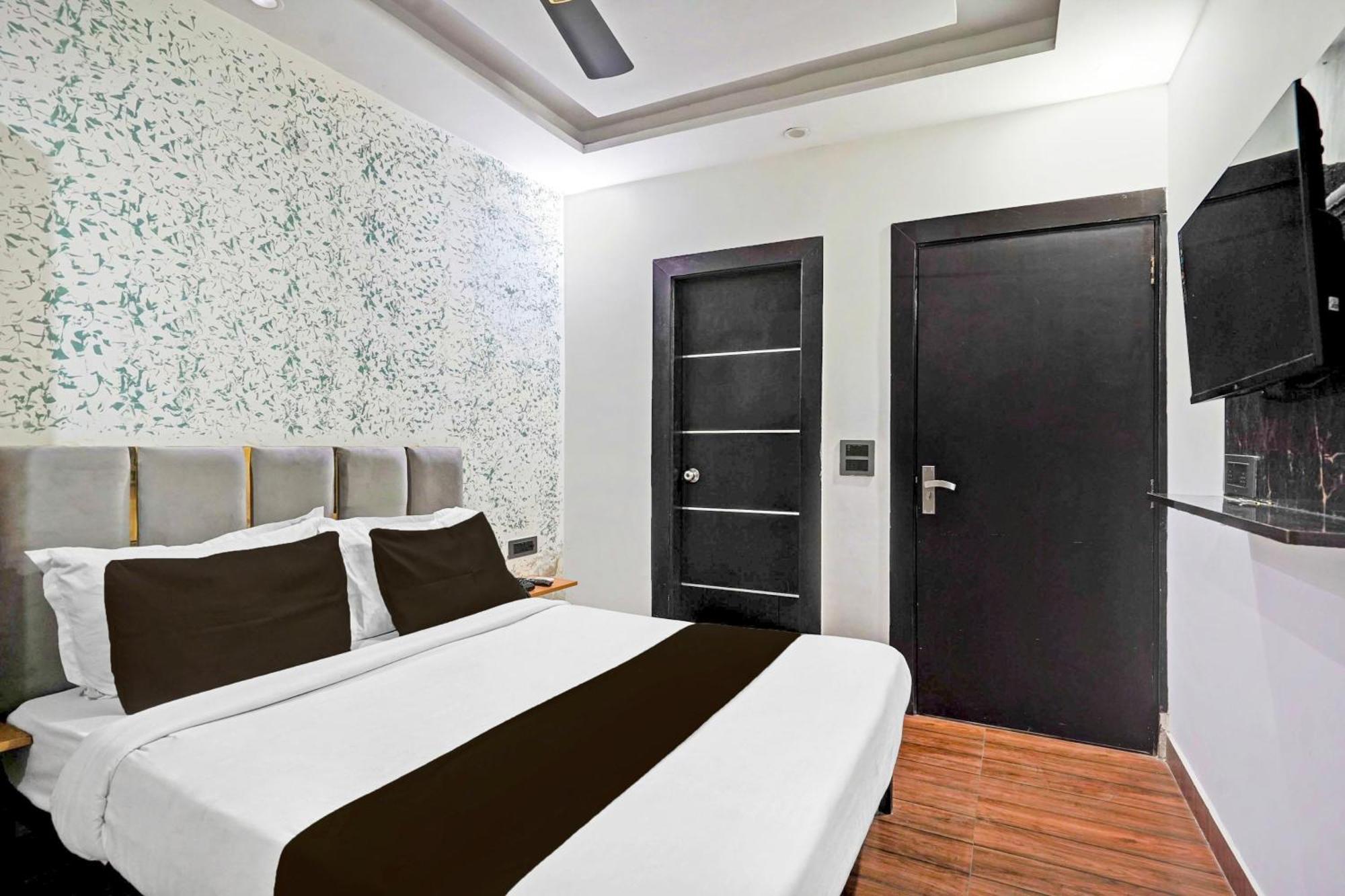 Twamev Residency Hotel New Delhi Bagian luar foto