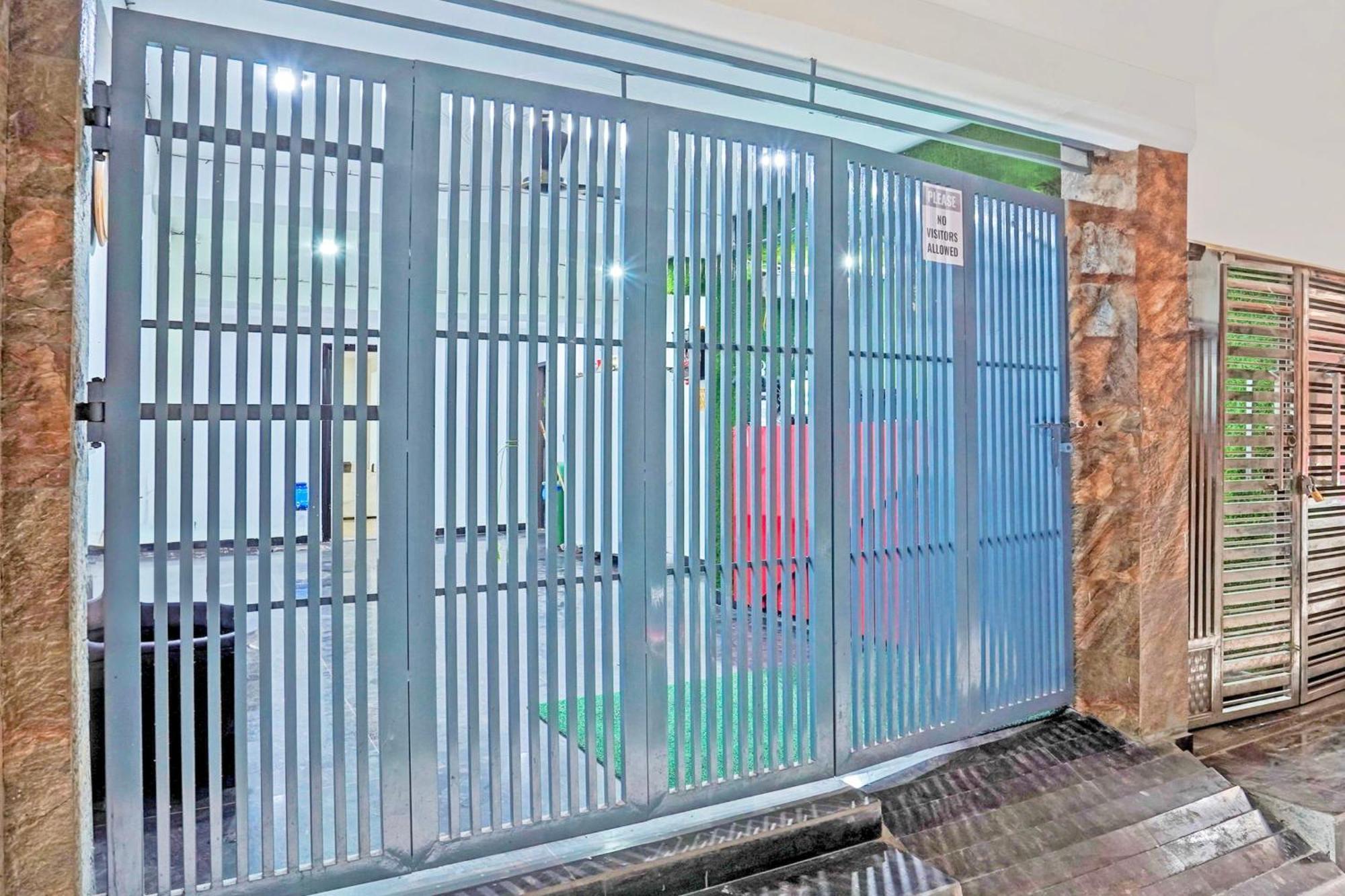Twamev Residency Hotel New Delhi Bagian luar foto
