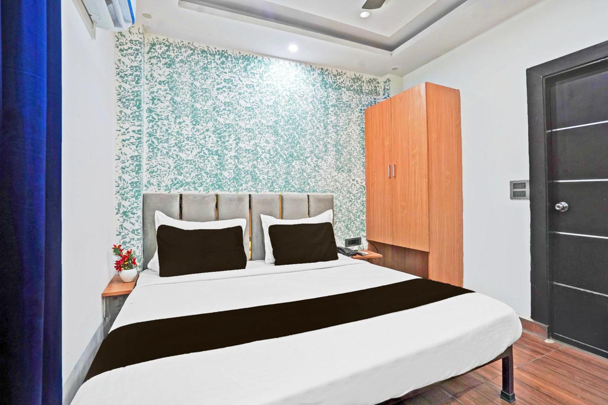 Twamev Residency Hotel New Delhi Bagian luar foto